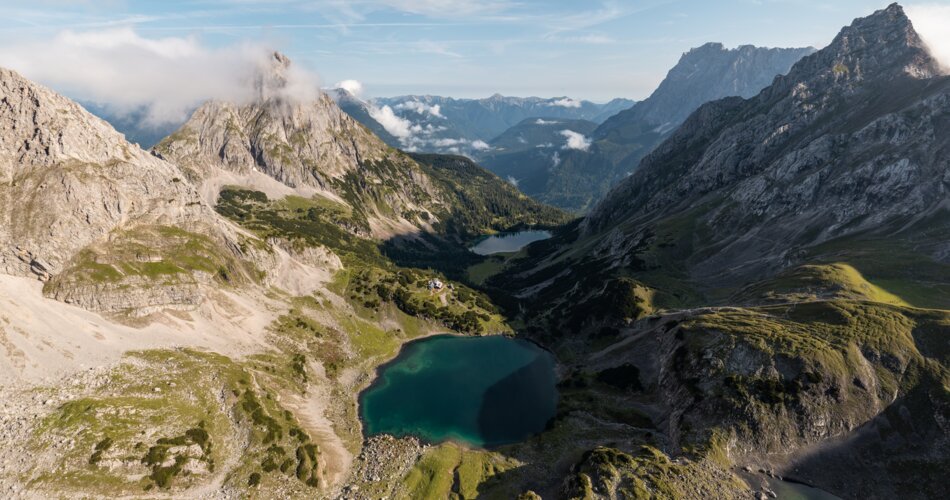 Seebensee und Drachensee von oben | © Tiroler Zugspitz Arena/Sam Oetiker