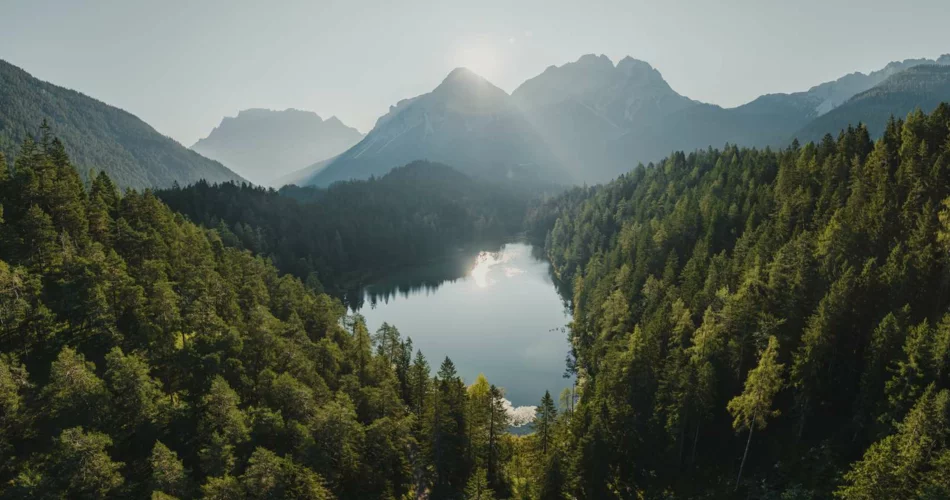 Ein Bergsee bei schönem Wetter | © Sam Oetiker/ Tiroler Zugspitz Arena