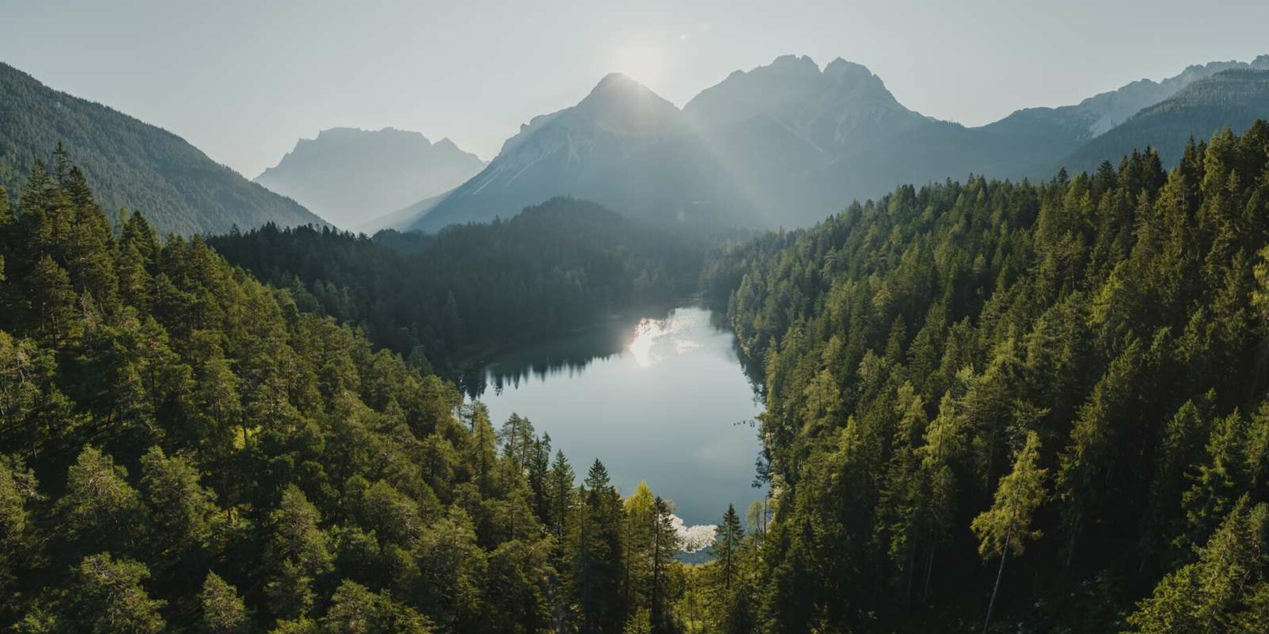 A mountain lake in fine weather | © Sam Oetiker/ Tiroler Zugspitz Arena