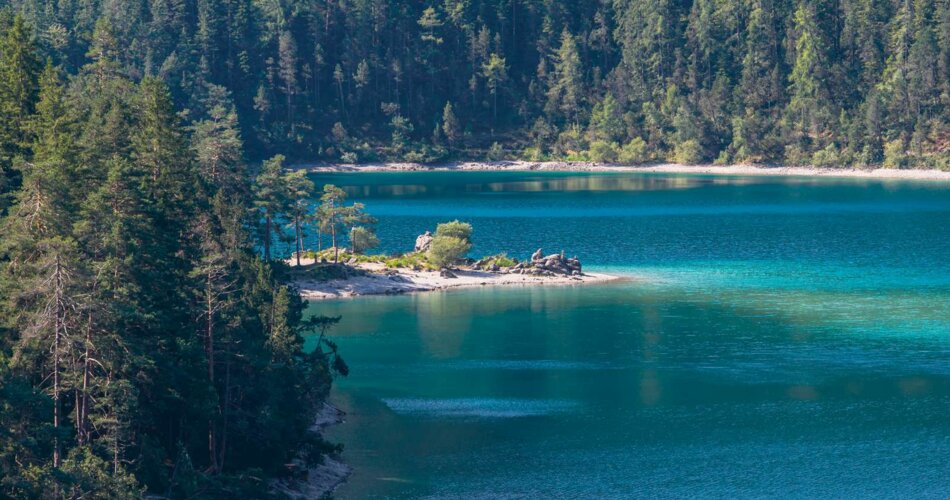 Lake with forest | © Tiroler Zugspitz Arena/Valentin Schennach