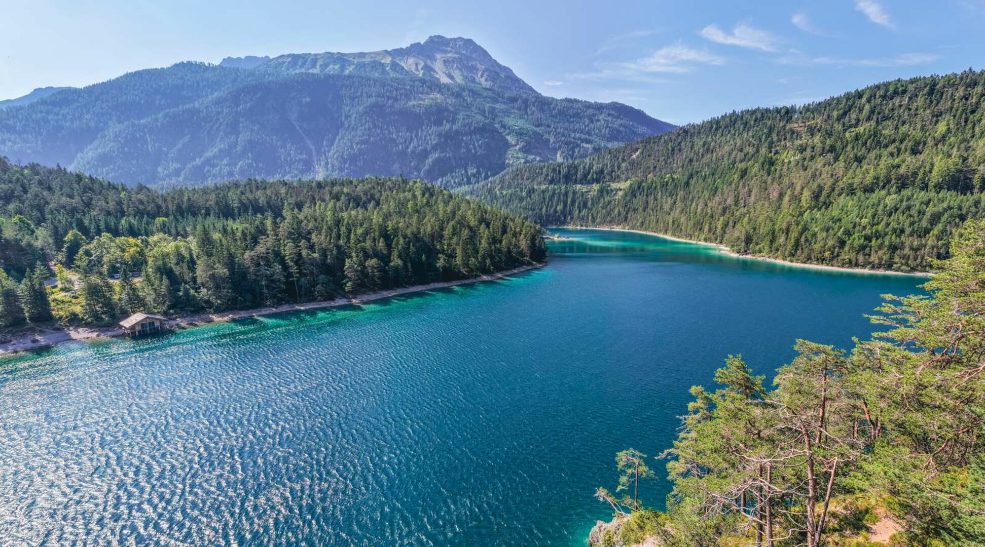 Lake with forest | © Tiroler Zugspitz Arena/Valentin Schennach