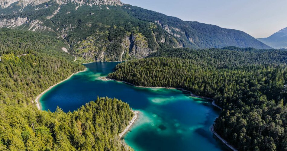 Lake with forest | © Tiroler Zugspitz Arena/Valentin Schennach
