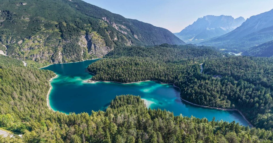 Lake with forest | © Tiroler Zugspitz Arena/Valentin Schennach