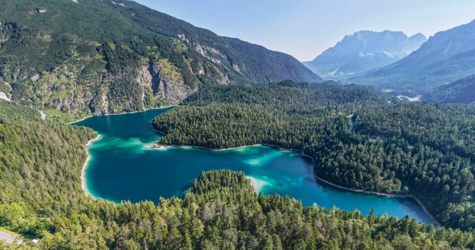 Lake with forest | © Tiroler Zugspitz Arena/Valentin Schennach