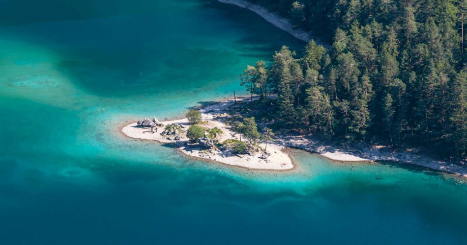 Lake with turquoise water | © Tiroler Zugspitz Arena/ Valentin Schennach