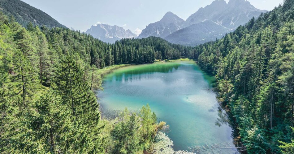 Lake with summer panorama | © Tiroler Zugspitz Arena/Valentin Schennach