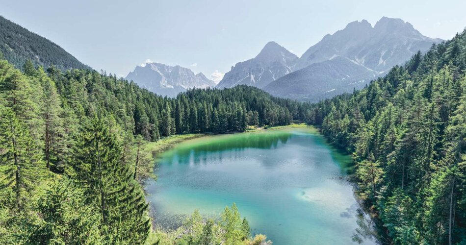 Lake with summer panorama | © Tiroler Zugspitz Arena/Valentin Schennach