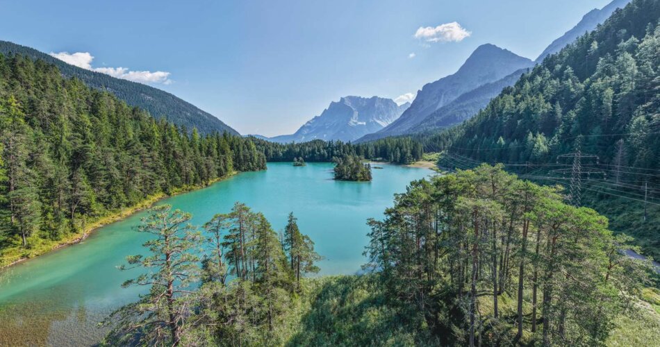 Lake with summer panorama | © Tiroler Zugspitz Arena/Valentin Schennach