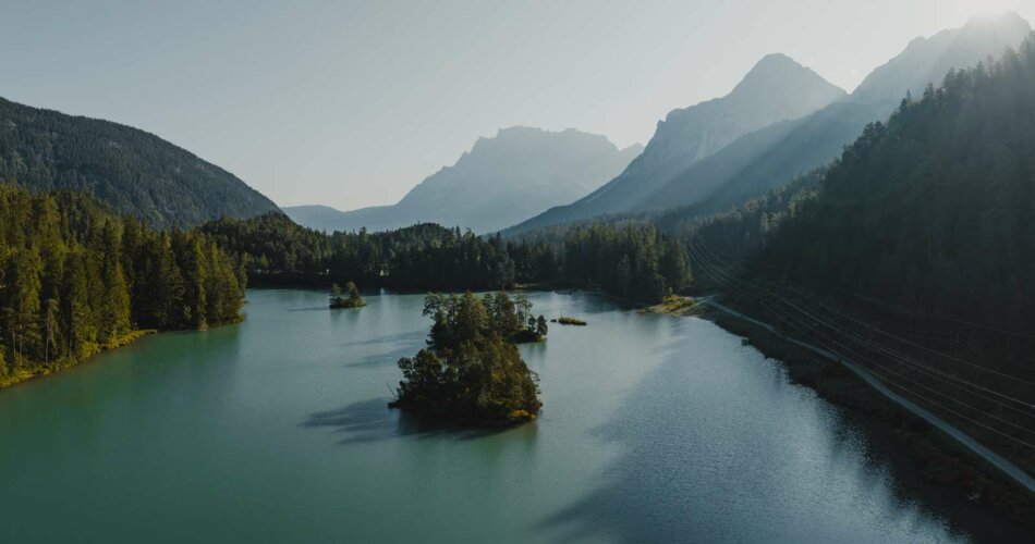Sunrise at the Weissensee | © Tiroler Zugspitz Arena/Sam Oetiker