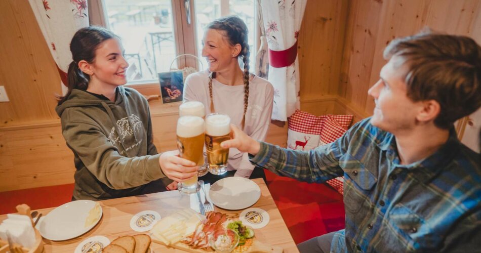A man and two women | © Tiroler Zugspitz Arena/ Sam Oetiker