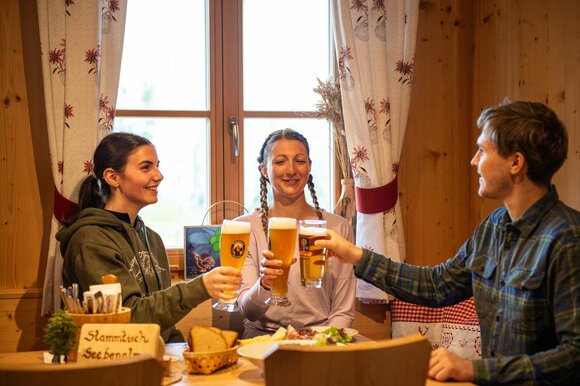 A group of friends  | © Tiroler Zugspitz Arena/Nikola Radovic