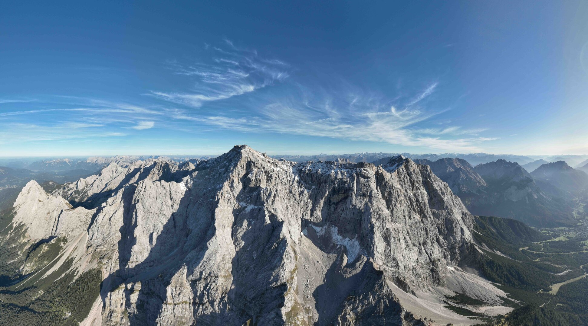 Zugspitze | © Tiroler Zugspitz Arena/ Valentin Schennach Drone shot of the Zugspitze in fine weather | © Tiroler Zugspitz Arena/ Valentin Schennach