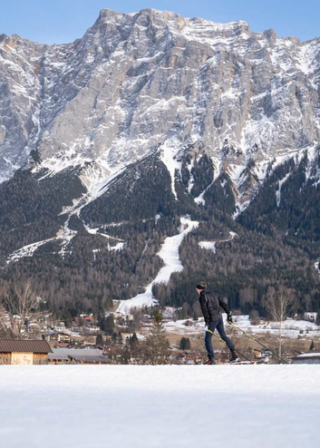 Cross-country trails set against a winter landscape | © Tiroler Zugspitz Arena/Nikola Radovic