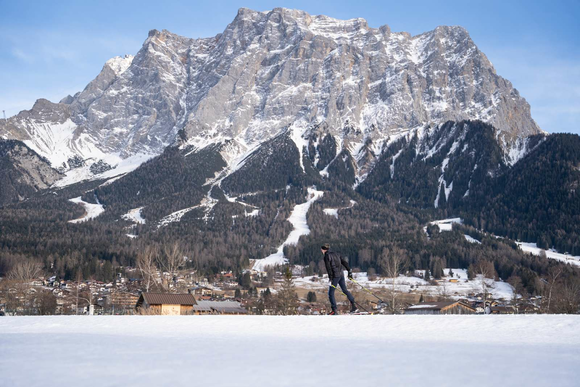 Cross-country trails set against a winter landscape | © Tiroler Zugspitz Arena/Nikola Radovic
