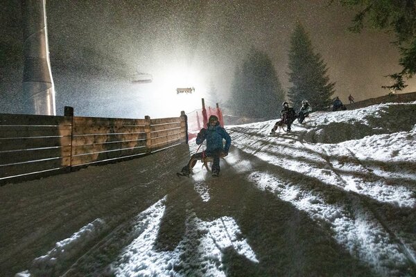 Wintersport am Abend
