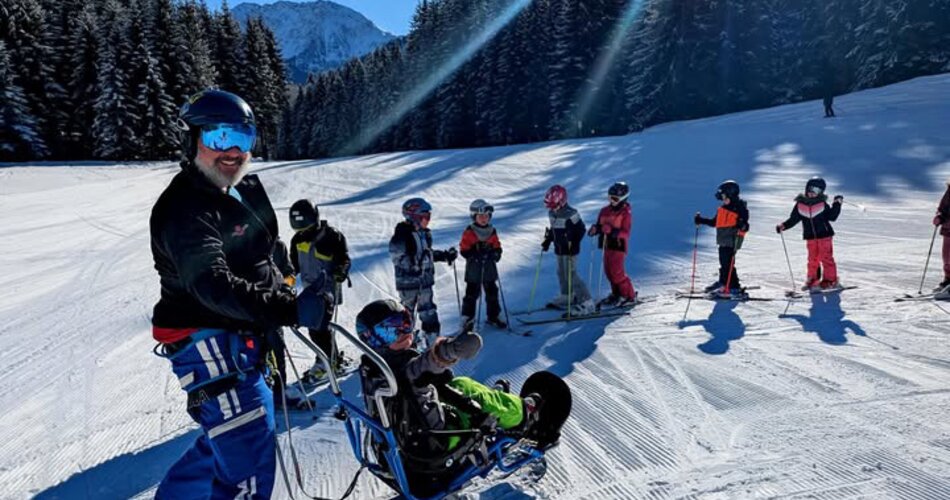 Ski instructor with group | © Christian Tschernutter