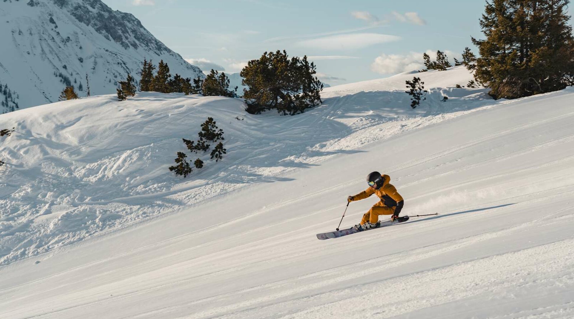 Ein Skifahrer fährt eine Kurve | © Tiroler Zugspitz Arena/Sam Oetiker