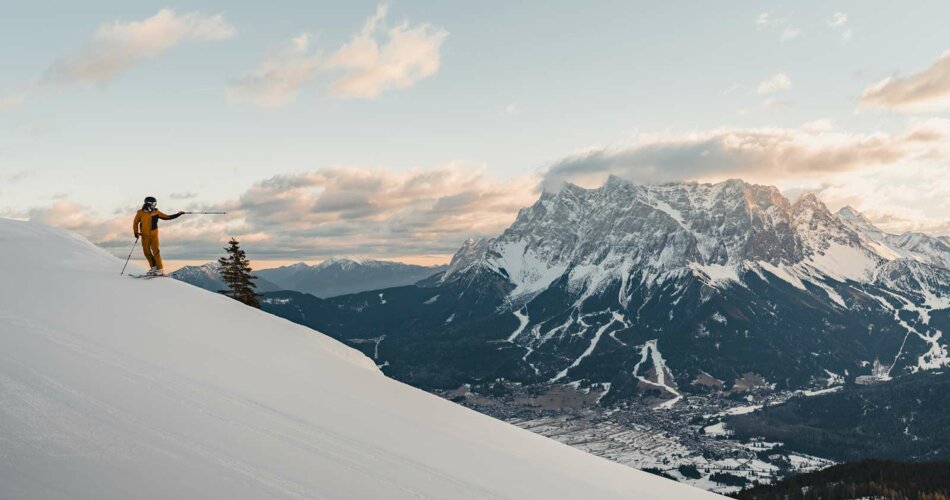 A skier on a slope | © Tiroler Zugspitz Arena/ Sam Oetiker