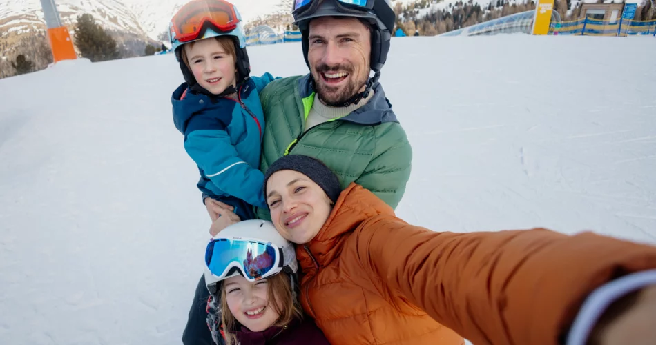 Familie im Schnee | © Tirol Werbung / Haindl Ramon