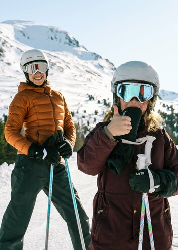 Mother and child skiing | © Tirol Werbung / Zangerl Rene