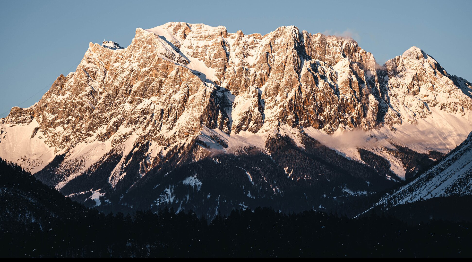 The wintry Zugspitze in the evening light | © Tiroler Zugspitz Arena