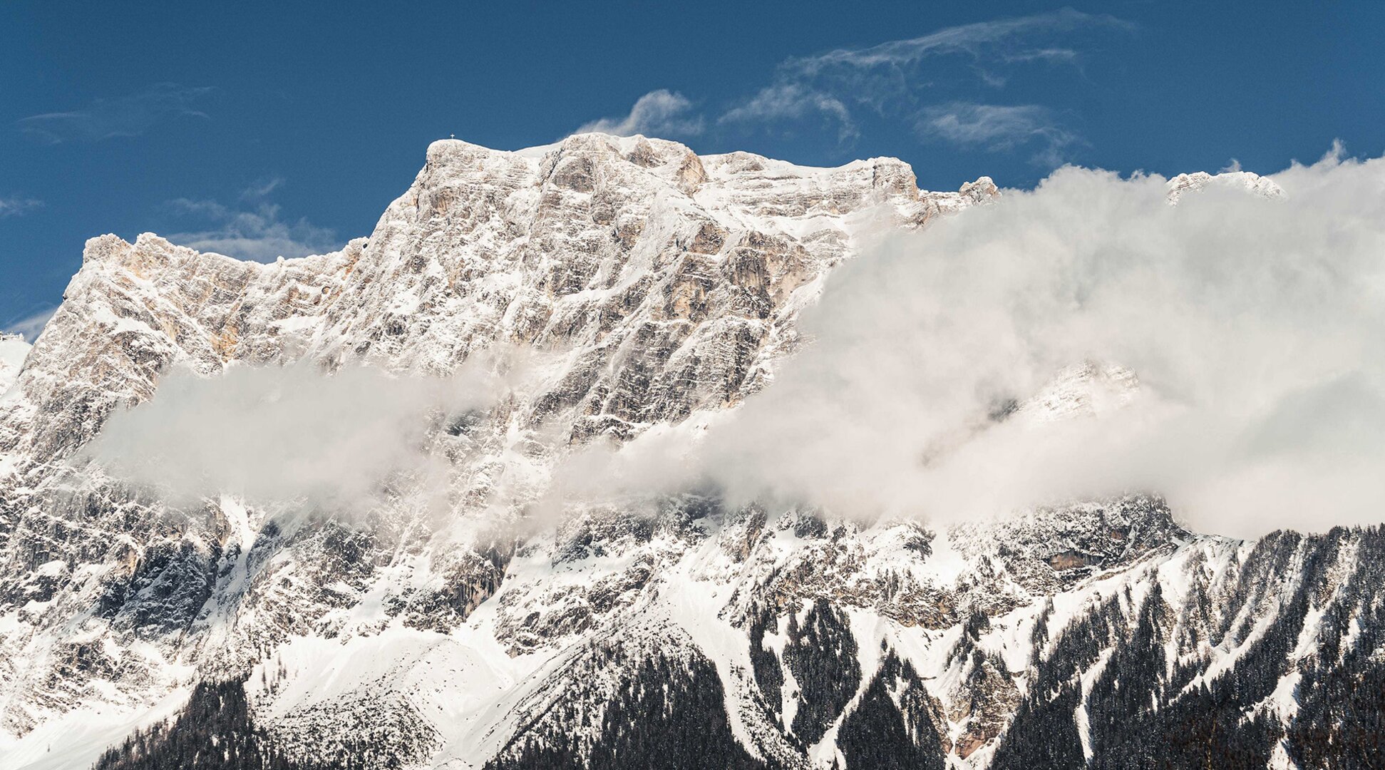 The Zugspitze in winter with snow | © Tiroler Zugspitz Arena/ Roast Media