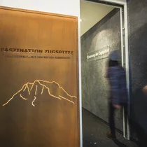 Sign with the inscription Fascination Zugspitze | © Tiroler Zugspitz Arena/ C.Jorda