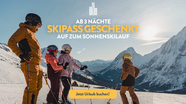 Eine Familie auf der Skipiste, die sonne scheint, die Aufschrift: Ab 3 Nächte, Skipass geschenkt, auf zum Sonnenskilauf