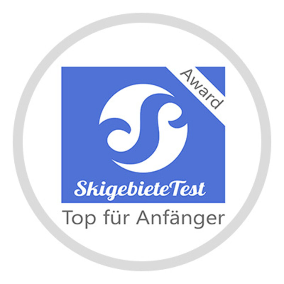 A white and blue logo with the inscription Skigebiete Test Top für Anfänger | © Skigebiete Test