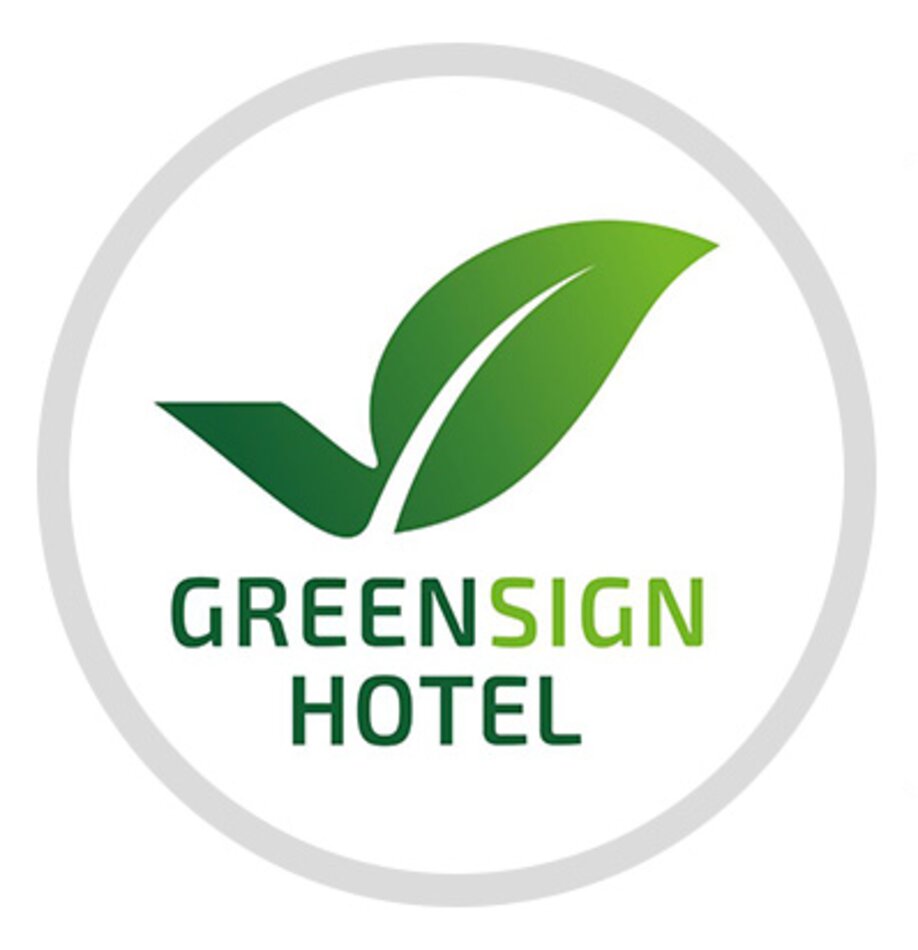 A green leaf with the inscription Green Sign Hotel | © GreenSign Institut GmbH